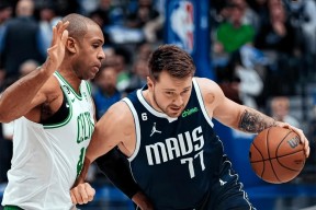 这也行？纽约尼克斯迎来里程碑备战NBA常规赛夏洛特黄蜂队长鼓劲备战NBA季后赛，风云突变丹佛掘金转会期外线爆发的简单介绍